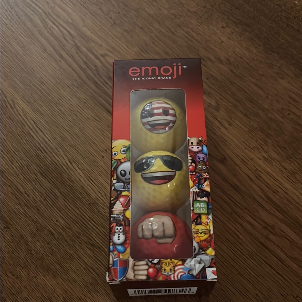 🌼🌿three fun golf balls “emoji” the iconic brand